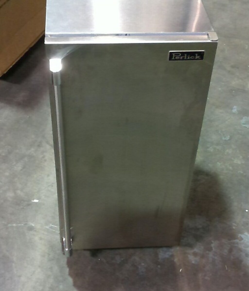 Perlick Signature Series 55 Lb Right Hinge Outdoor Ice Maker