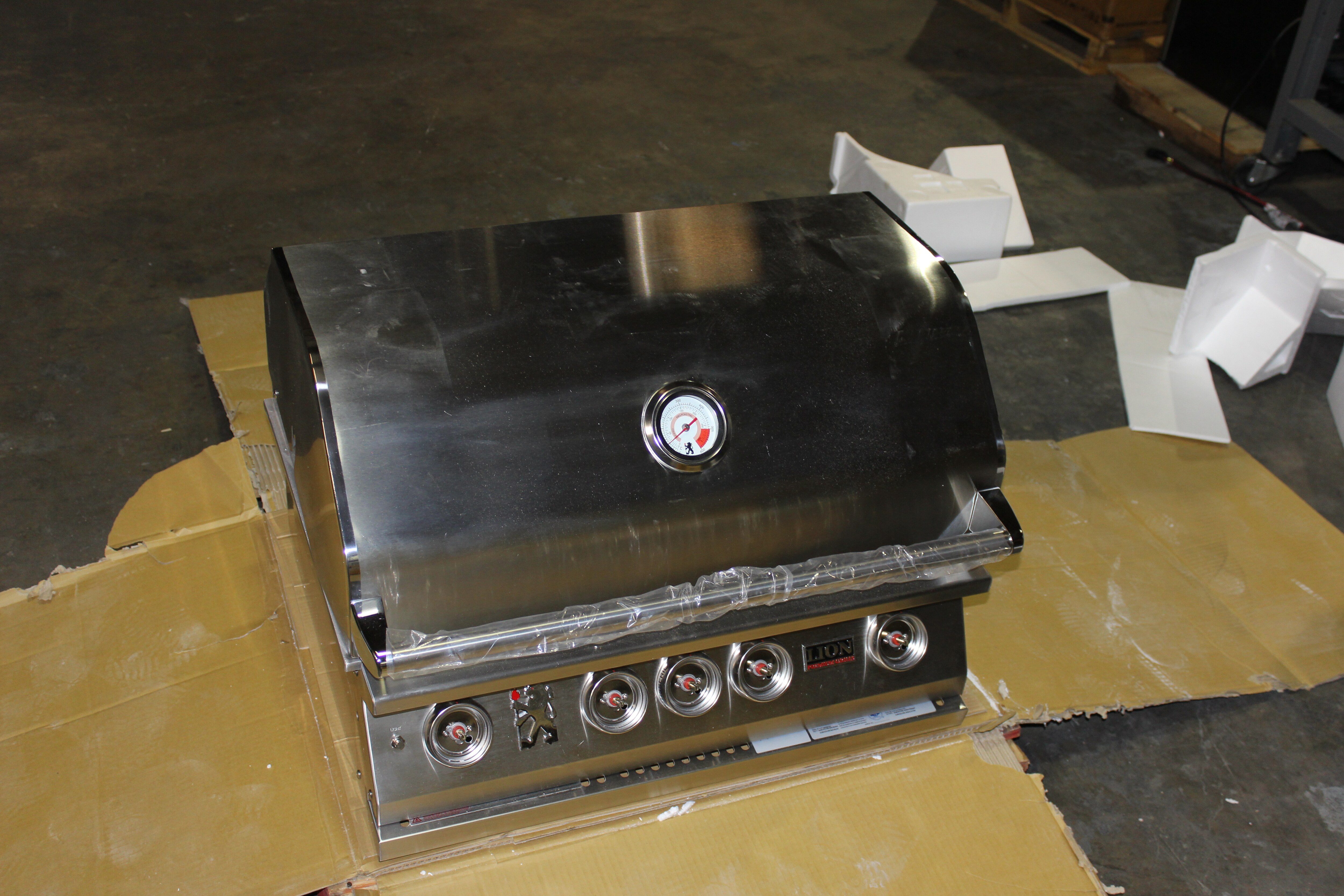 Lion 32Inch BuiltIn Gas Grill L75000 Stainless Steel Natural Gas