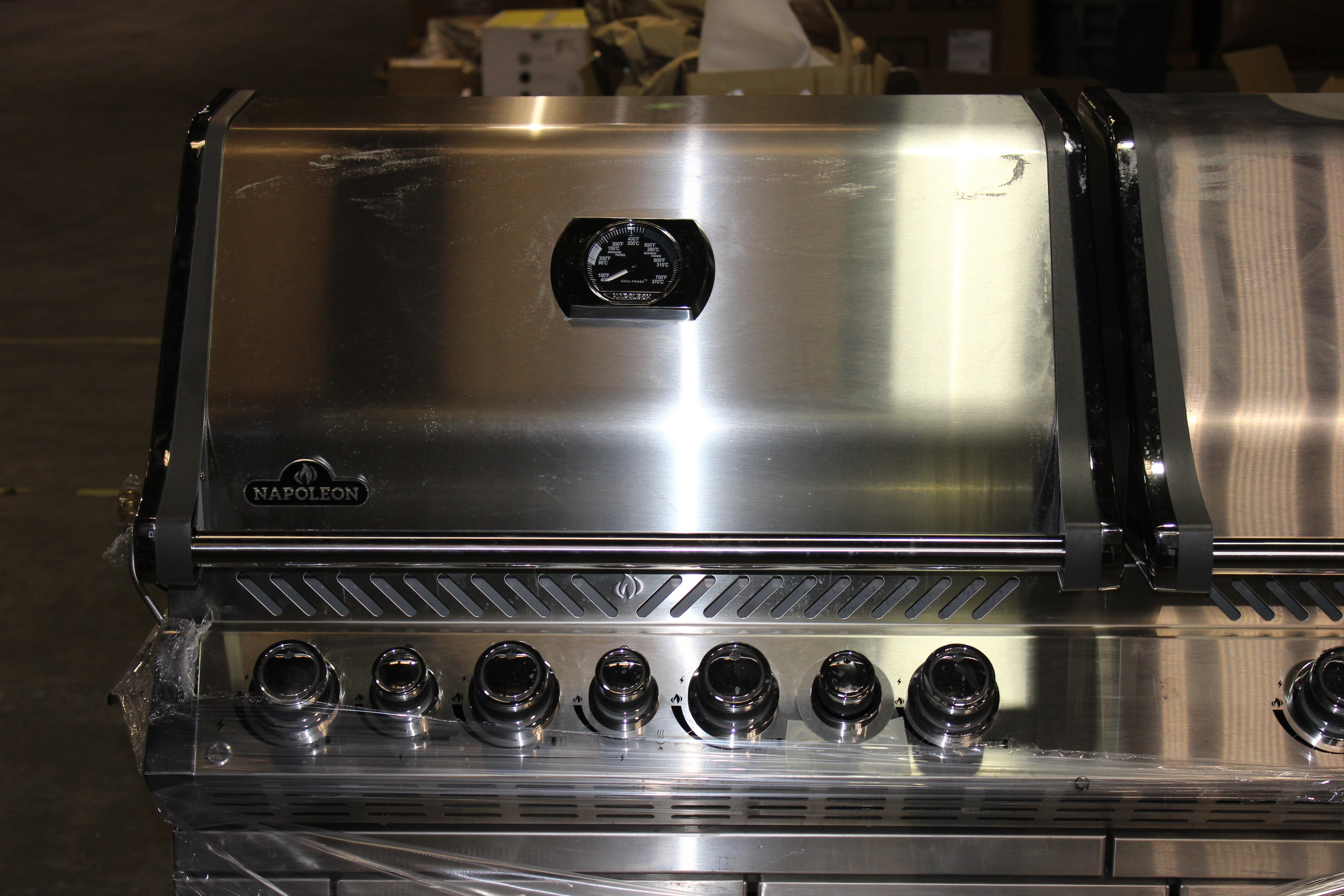 Napoleon Prestige Pro 825 Freestanding Natural Gas Grill With Infrared