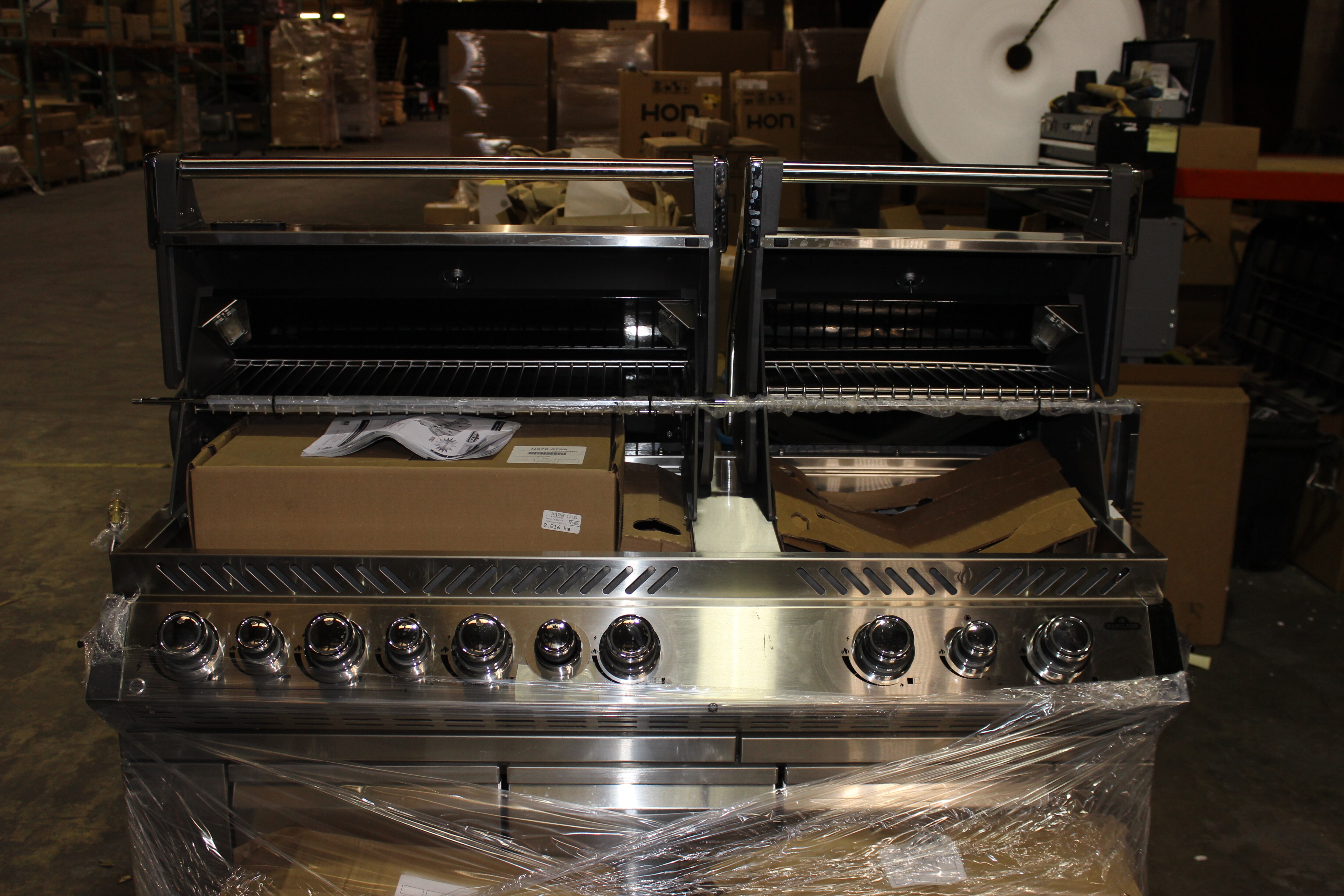 Napoleon Prestige Pro 825 Freestanding Natural Gas Grill With Infrared