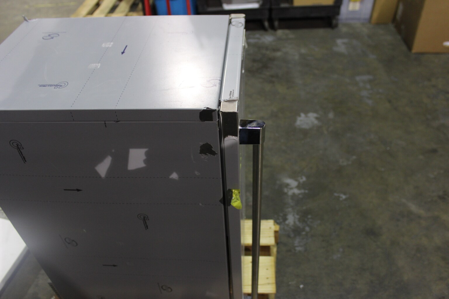 Perlick Signature Series 55 Lb Right Hinge Outdoor Ice Maker