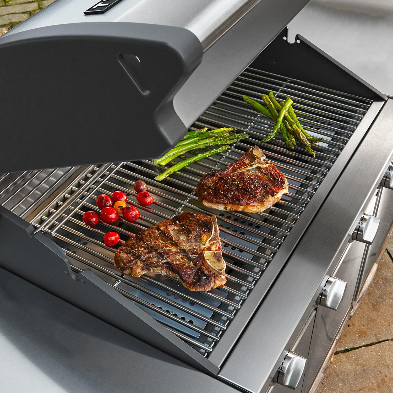TYTUS T406SSLP Stainless Steel 4-Burner Natural Gas Gas Grill - (Ships as Propane with Conversion Fittings) - Grill Interior thumbnail
