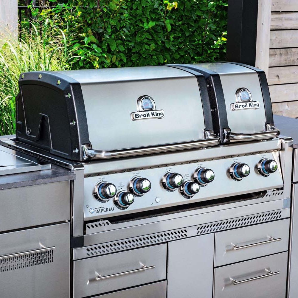 Broil King 897847 Imperial S 690i 6-Burner Natural Gas Grill Center With Rotisserie & Side Burner - Stainless Steel - Close Up - Lifestyle thumbnail