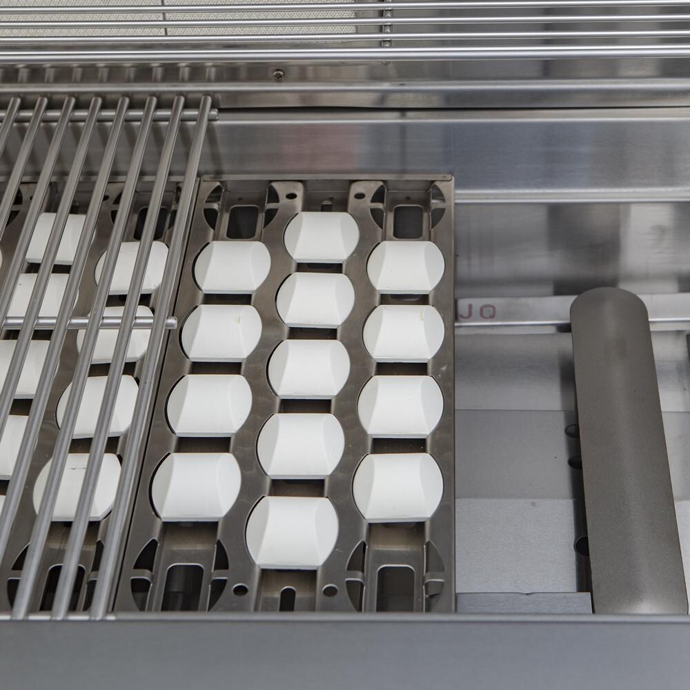 Turbo BTE3221BNG Elite 32-Inch 4-Burner Built-In Gas Grill - Grill Interior thumbnail