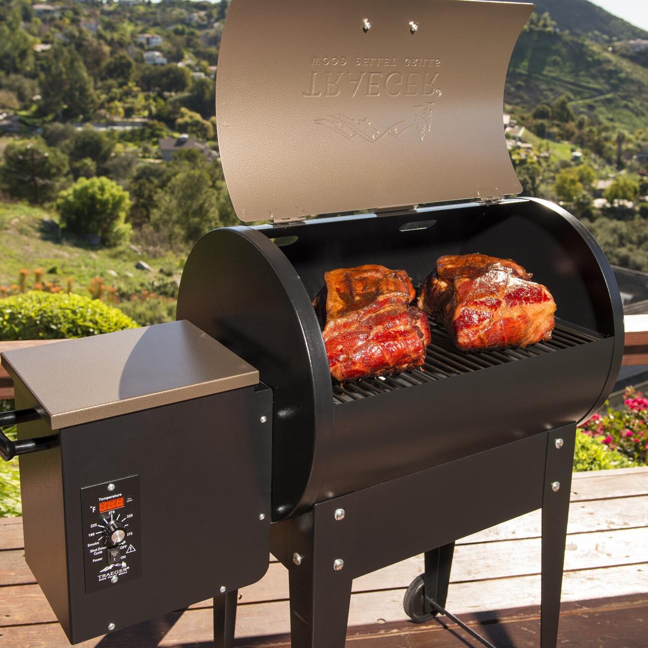 Traeger Junior Elite 20 Pellet Grill On Cart - Lifestyle-1 thumbnail
