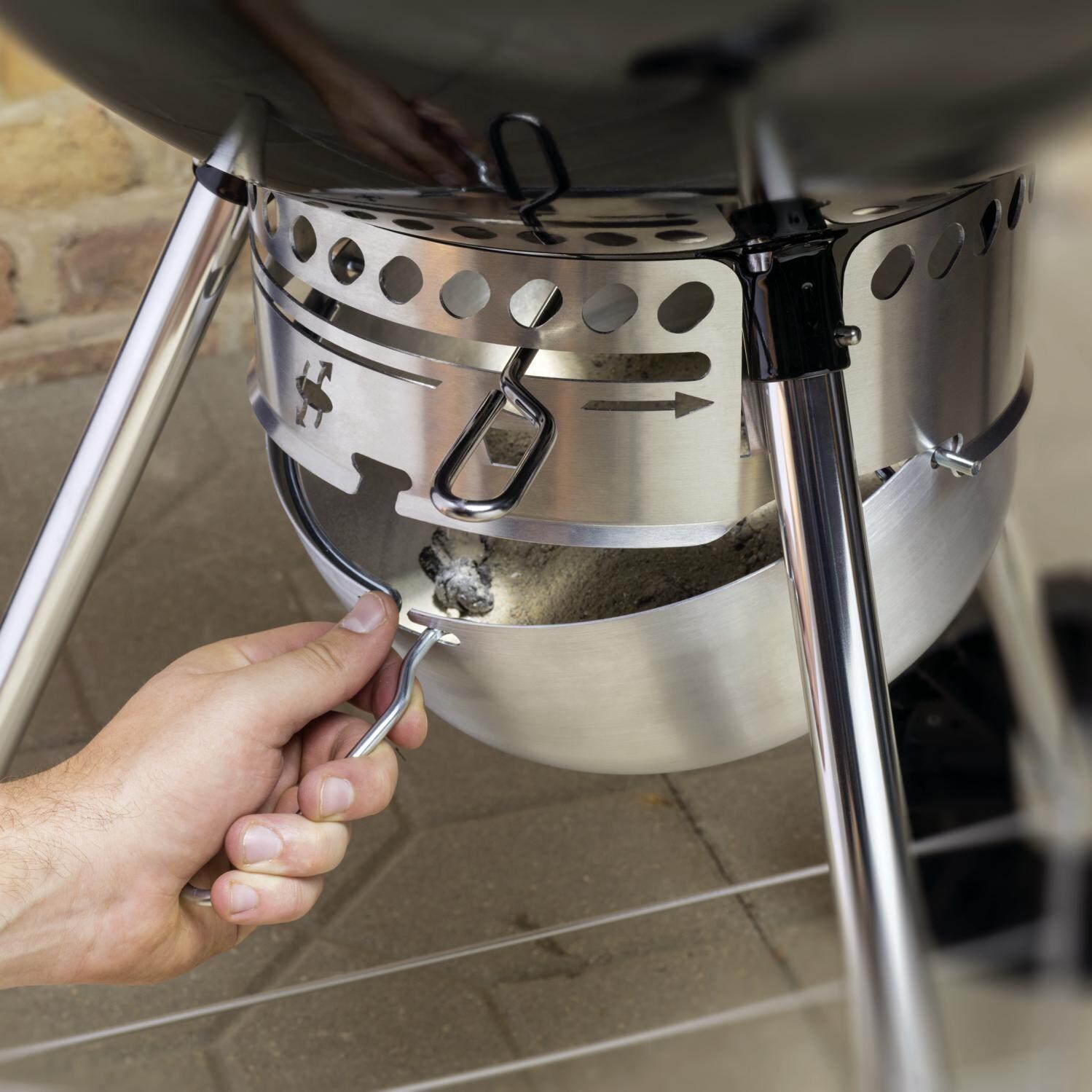 Weber 14501001 Master Touch 22-Inch Charcoal Grill - Black - One Touch Cleaning System - Detail thumbnail