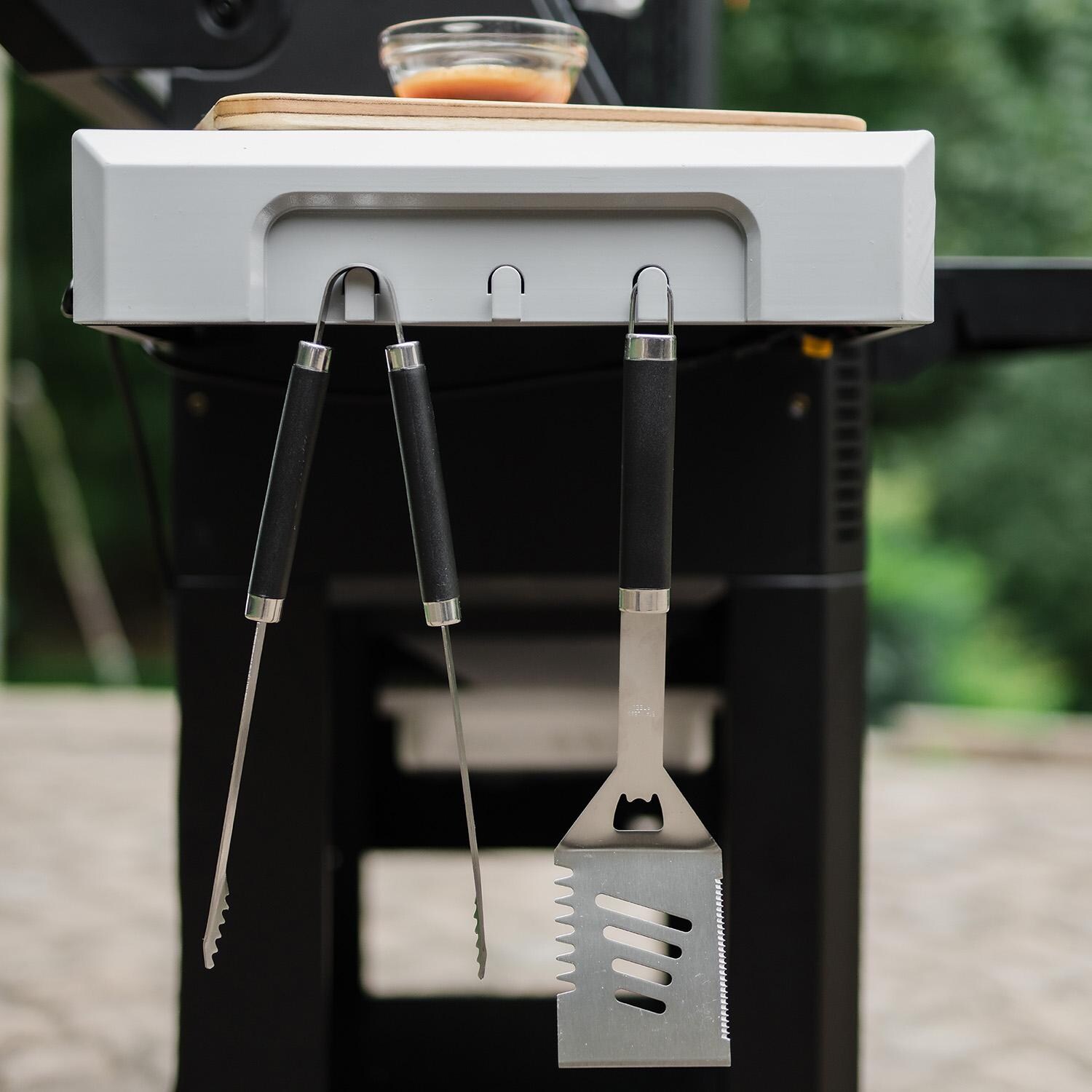 Masterbuilt MB20041023 Gravity Series 600 Digital Charcoal Grill + Smoker - Accessory Storage - Detail