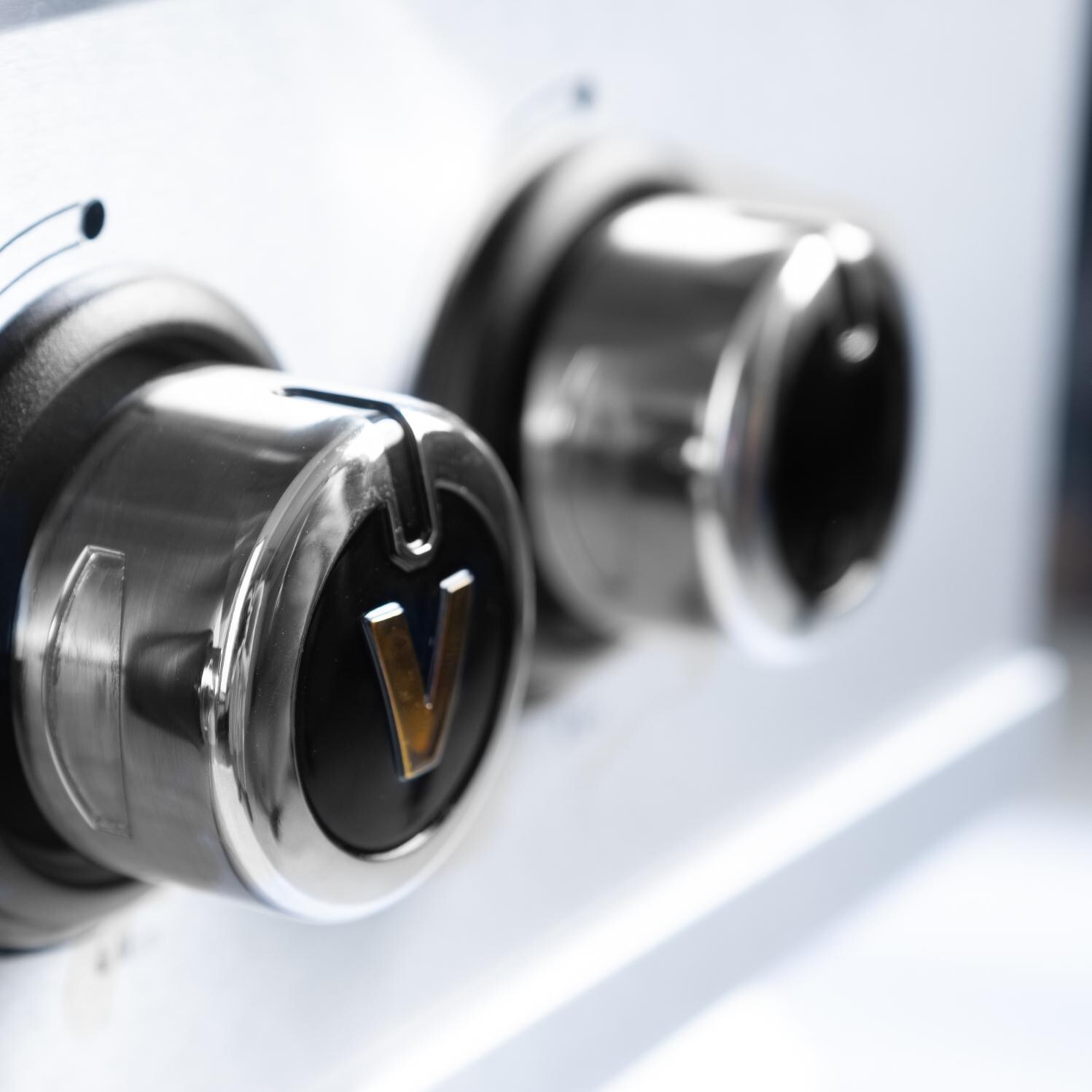 Victory - BBQ-VCT3BSB-LP - 3-Burner Propane Gas Grill With Infrared Side Burner - Control Knobs