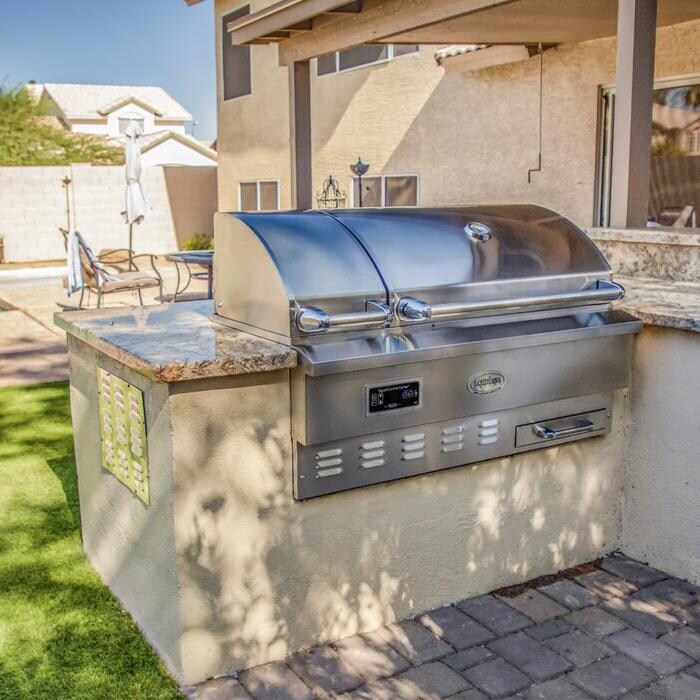 Louisiana Grills Estate Series 860 sq in 304 Stainless Steel Built-In Pellet Grill - LG ESTATE 860BI - In- Use thumbnail