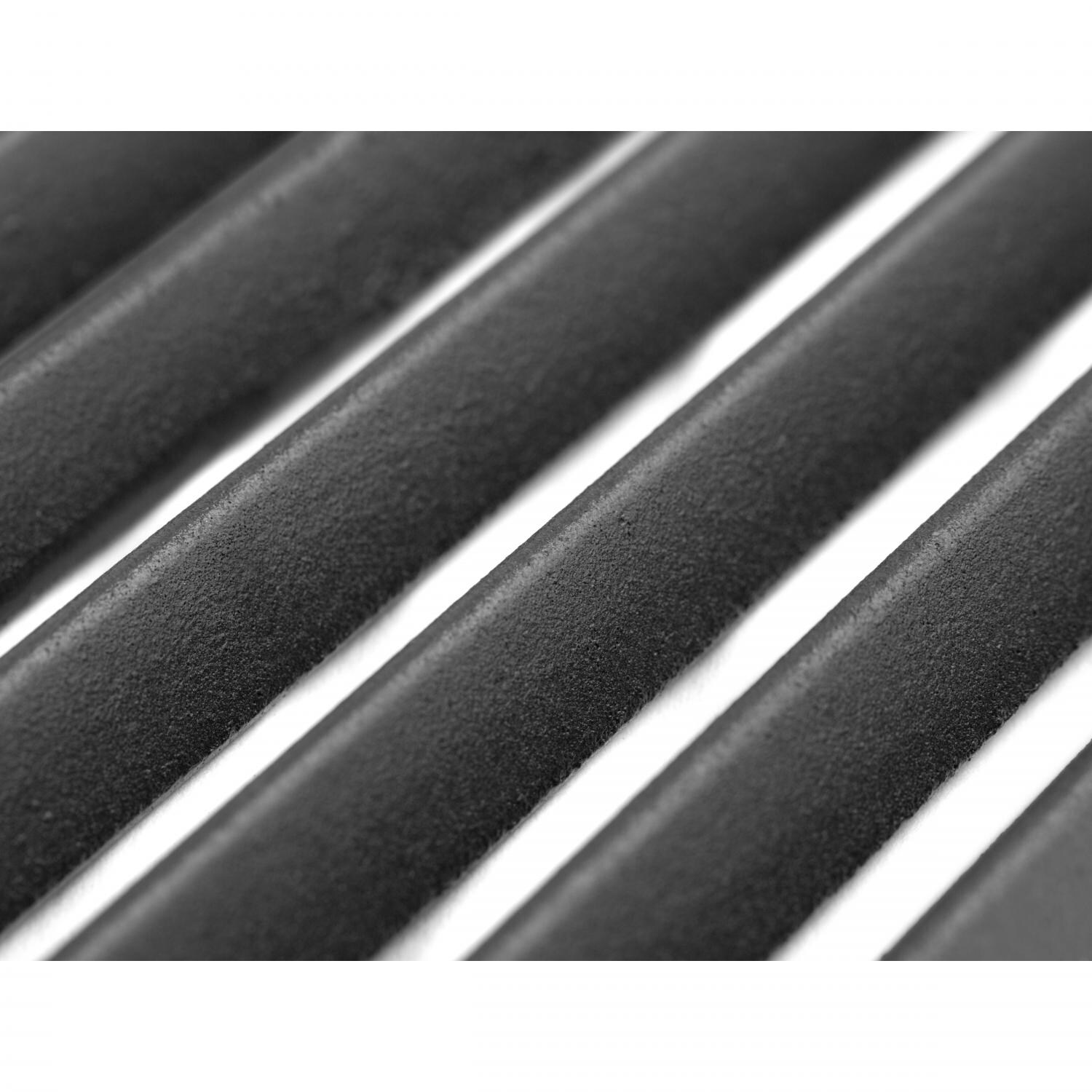 Broil King Smoke Charcoal Smoker - Grill Grate Detail thumbnail