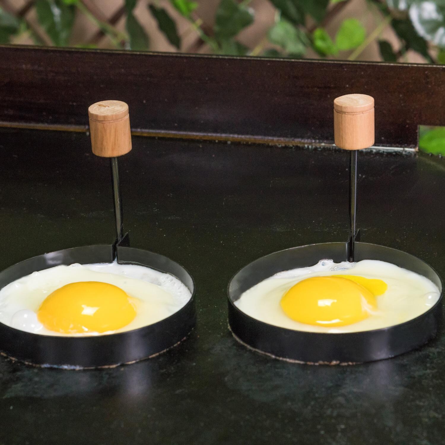 Blackstone 1543 4-Piece Breakfast Kit - Egg Rings In Use - Lifestyle thumbnail