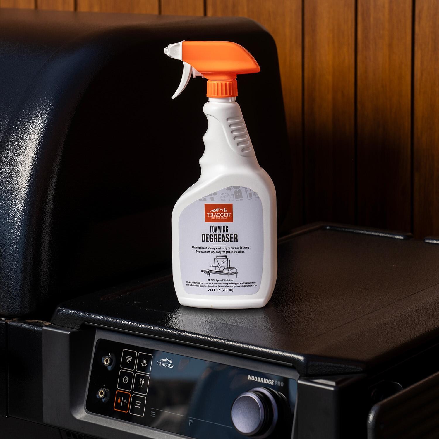 Traeger BAC806 Grill Degreaser - On Grill - Lifestyle thumbnail