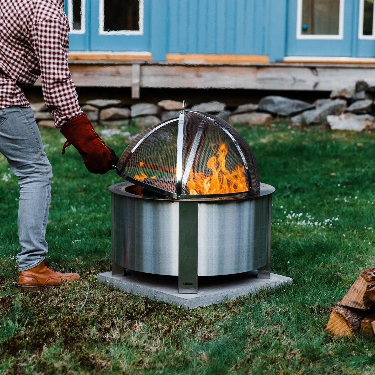 Breeo BR-SS30 X Series 30 Inch Stainless Steel Spark Screen - In the Backyard - Lifestyle thumbnail