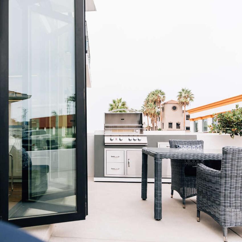 Summerset SIZ40-NG Sizzler 40-Inch 5-Burner Natural Gas Grill W/ Rear Infrared Burner - Installed Zoomed Out thumbnail