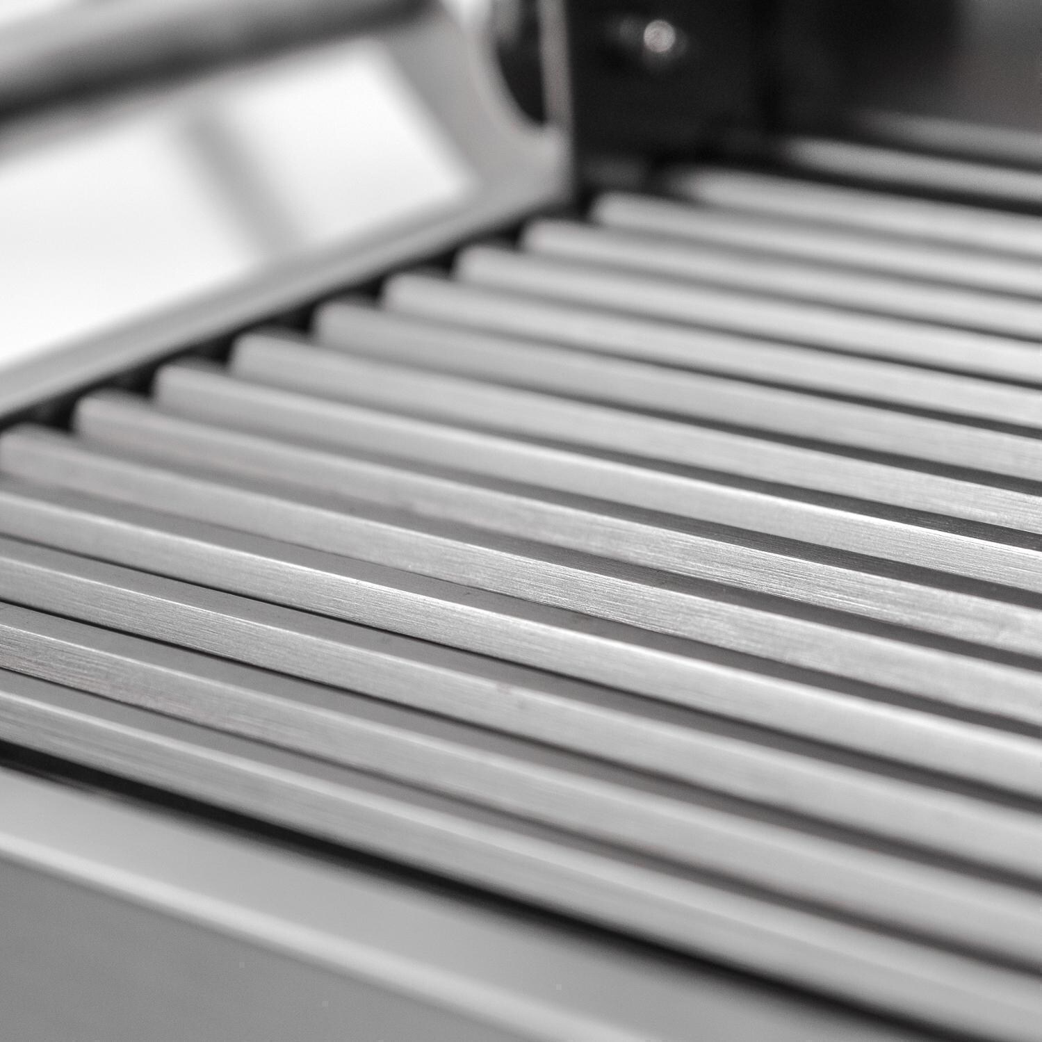 Blaze Professional LUX BLZ-1PRO-PRT-LP Portable Grill - Cooking Grid Close-Up thumbnail