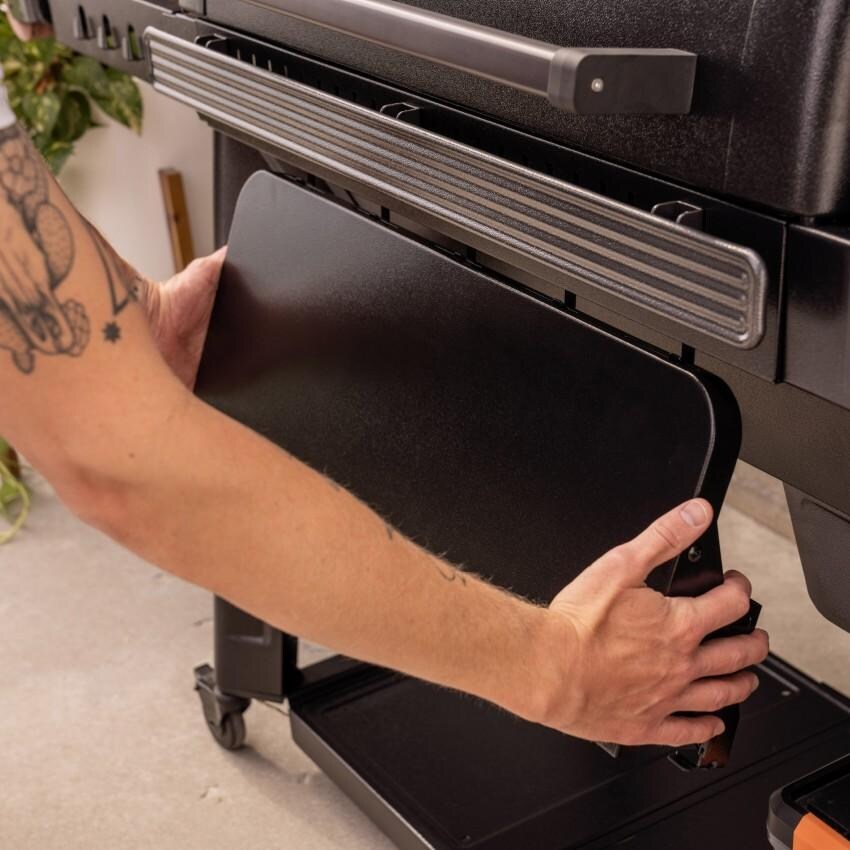 Traeger Woodridge Pro Bundle - Grill - Shelf - Detail thumbnail