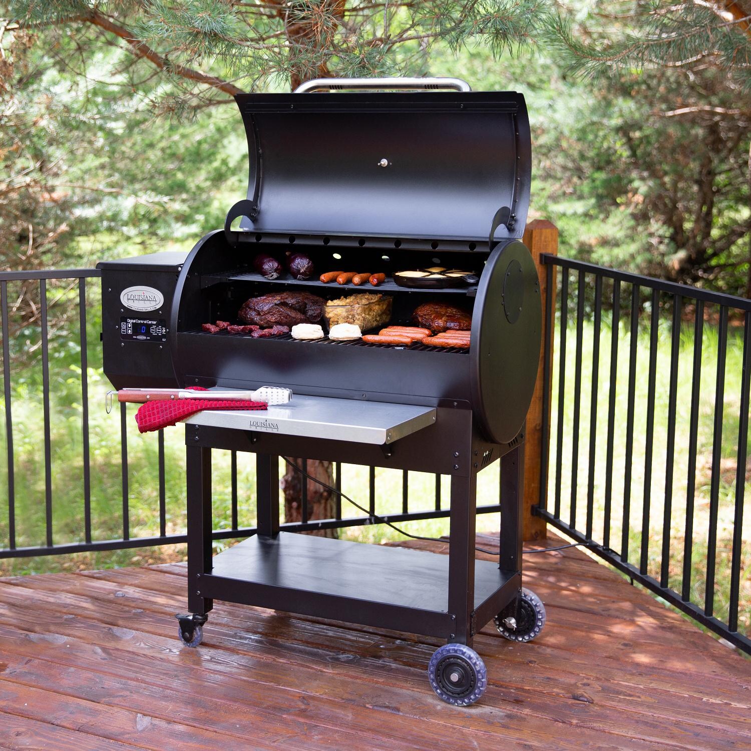 Louisiana Grills - 60910 - LG900C2 Wood Pellet Grill - Lifestyle thumbnail