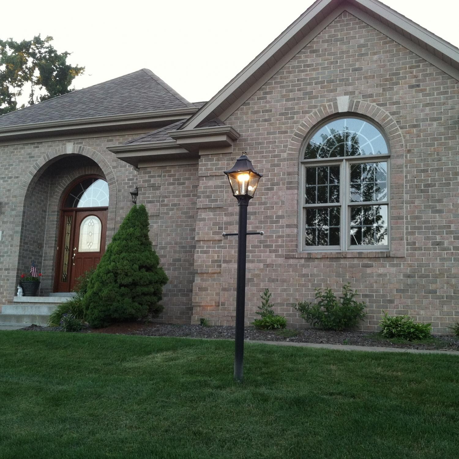 American Gas Lamp Works GL1900 Cast Aluminum Manual Ignition Natural Gas Light With Dual Mantle Burner For Post Mount - In Use thumbnail