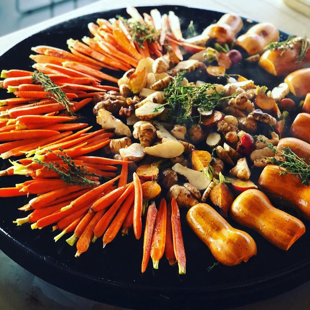 Evo 10-0095-LP Affinity Classic 25G Built-In Flattop Propane Gas Grill - With Food thumbnail