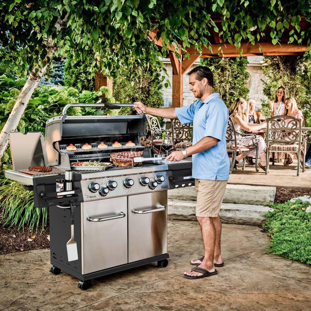 Broil King 958947 Regal S590 PRO IR 32-Inch Natural Gas Grill - Lifestyle thumbnail