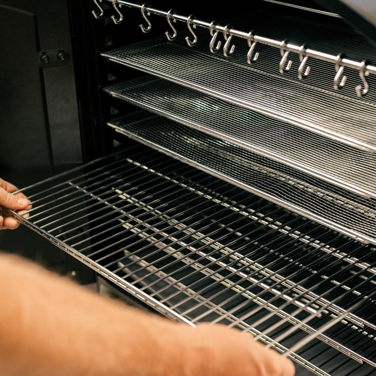 Camp Chef PGSBXXL XXL Pro WIFI Vertical Smoker - Cooking Rack - Detail thumbnail