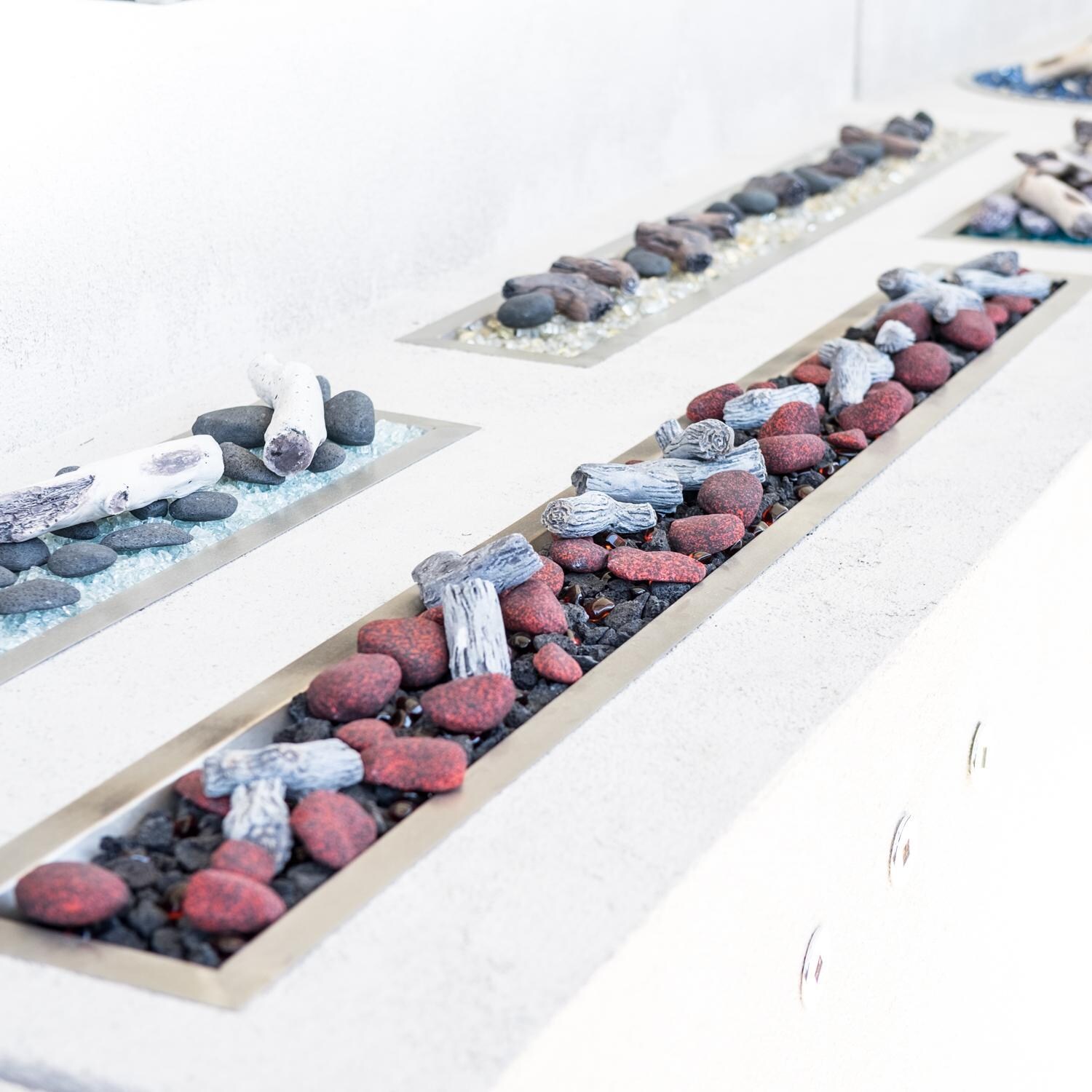 BBQGuys Signature Series - FPR7 - Lava Rock - Black - With Mixed Media 2 thumbnail