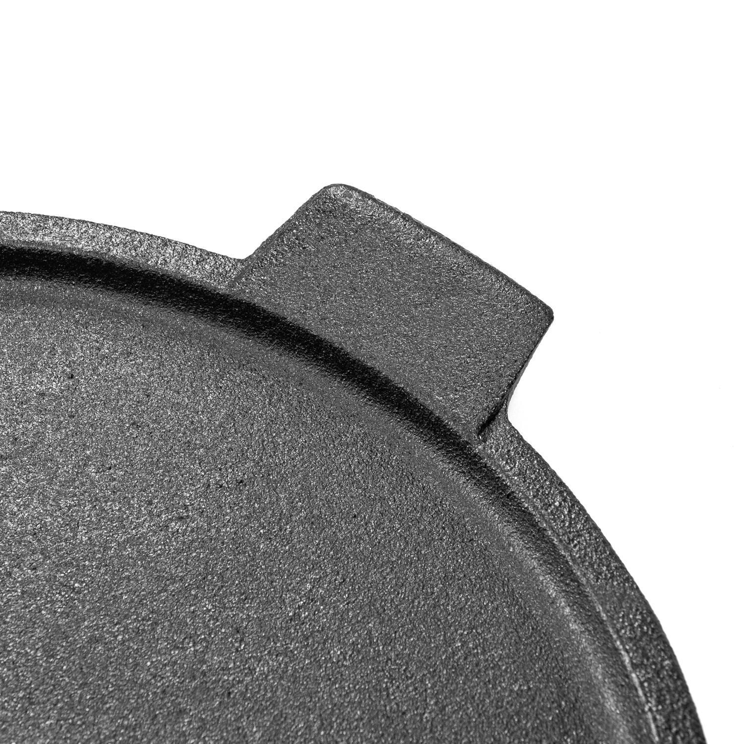 BBQGuys Signature BBQ-CIPP Cast Iron Pizza Pan - Handle thumbnail