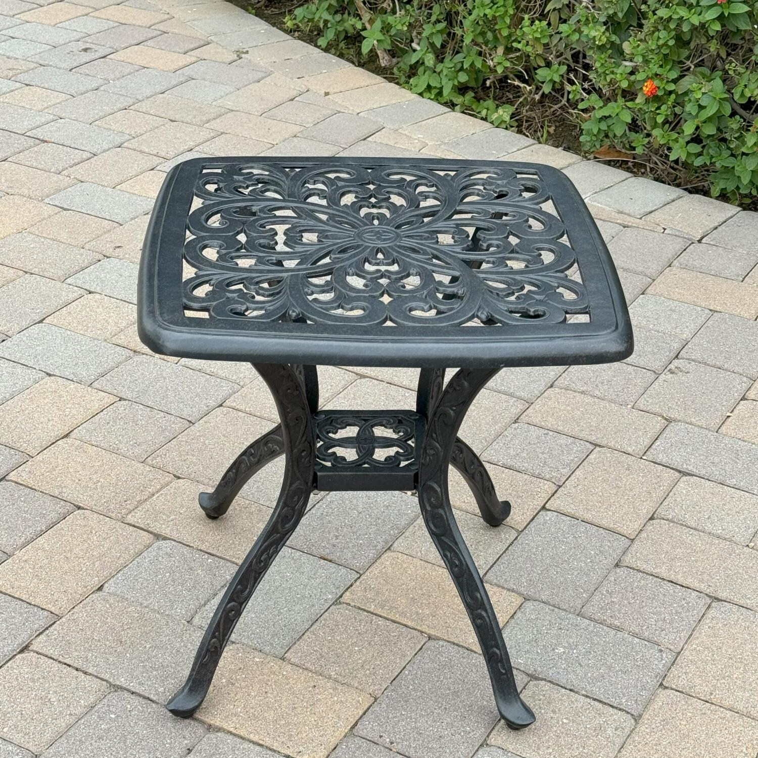 Series 80 21-in Square Cast Aluminum End Table by Darlee - Lifestyle thumbnail