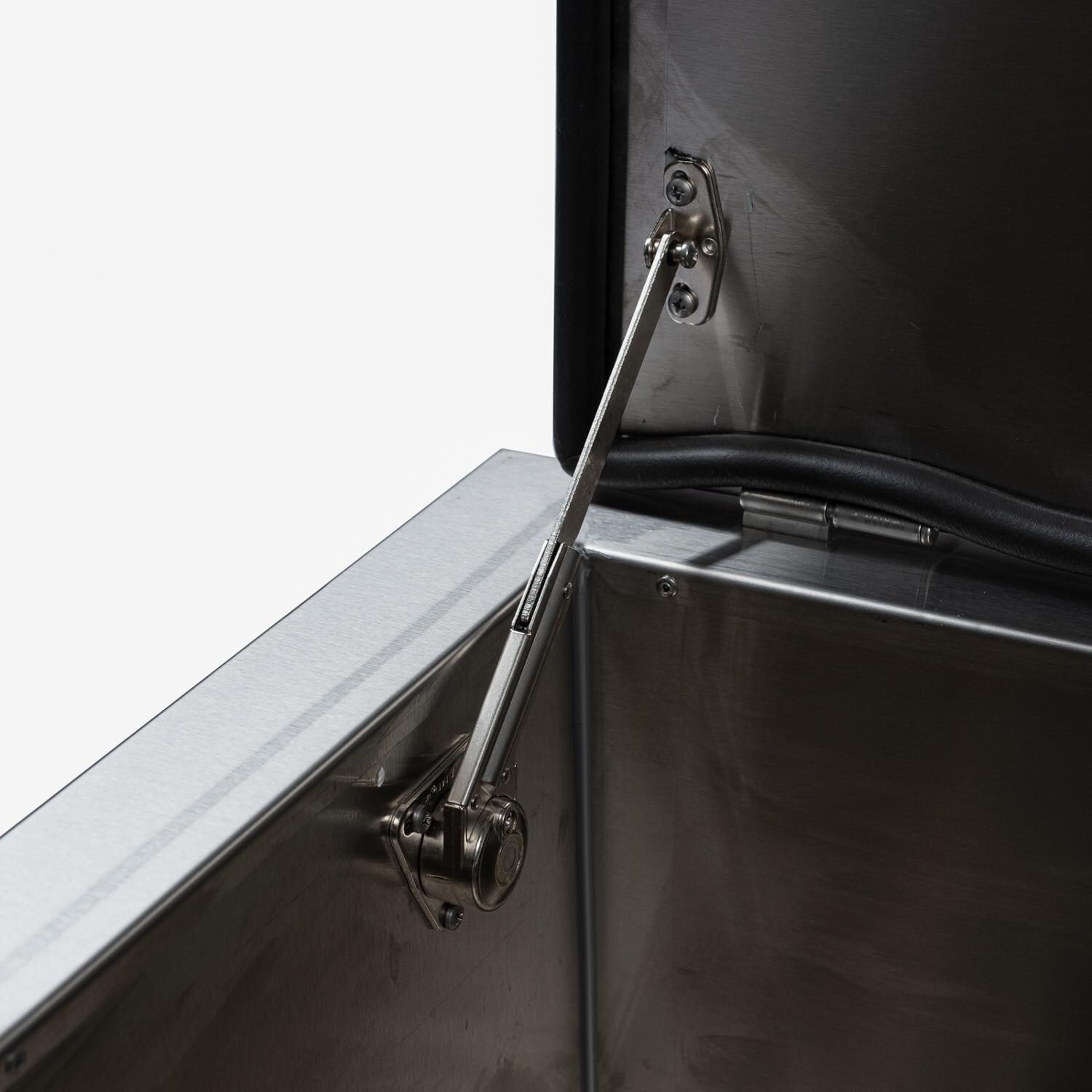 BBQGuys Signature 25-in Contempo/Traditional Drop-In Ice Bin Cooler With Condiment Holder - Hinge Closeup - Detail thumbnail