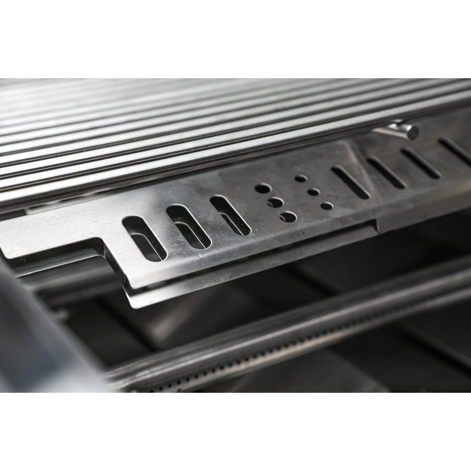 Mont Alpi - MAi805-D - Deluxe Grill Island - Stainless Steel - Burner Tube - Detail thumbnail
