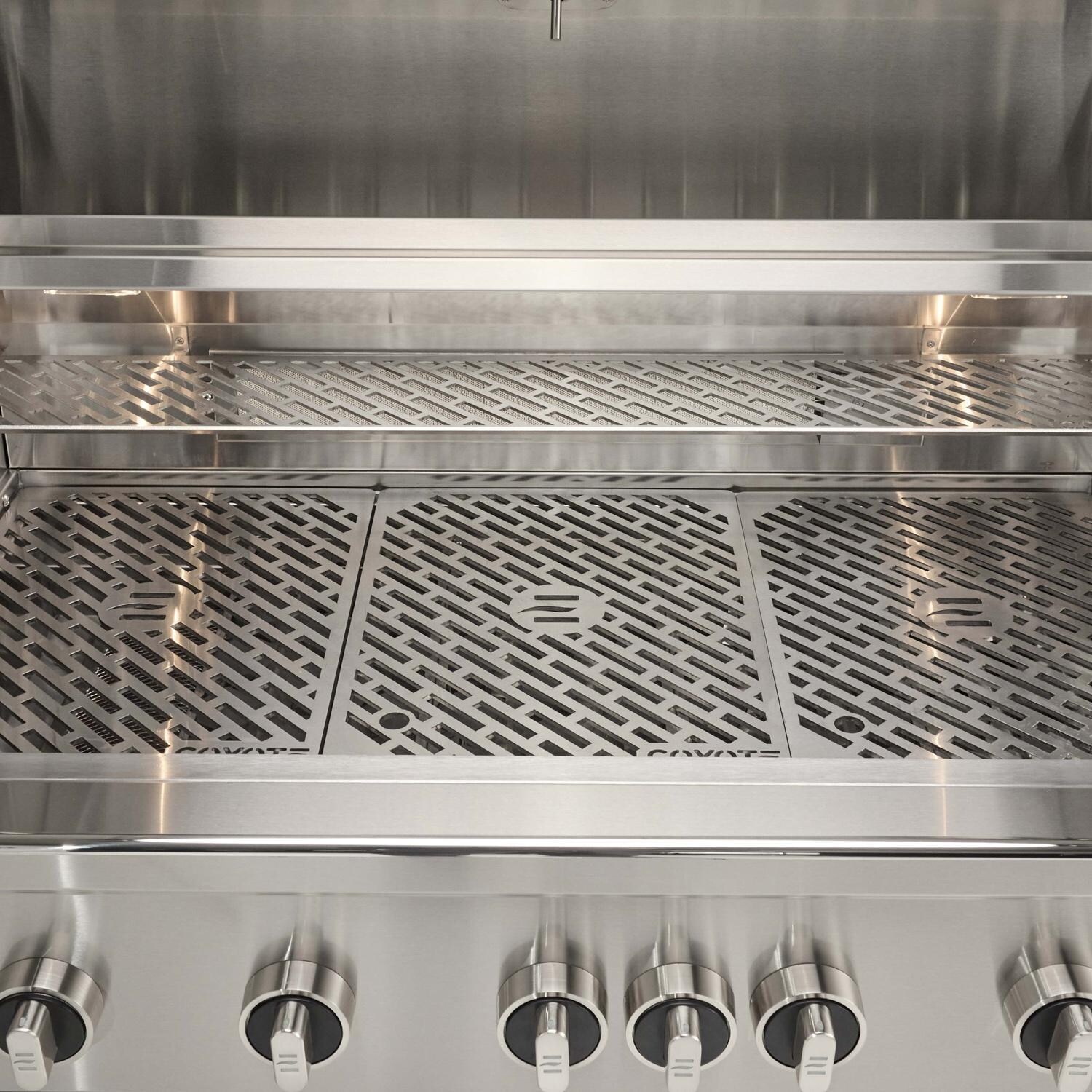 Coyote Outdoor Living 42 Inch SL-Series Built-In Natural Gas Grill - Interior - Detail thumbnail
