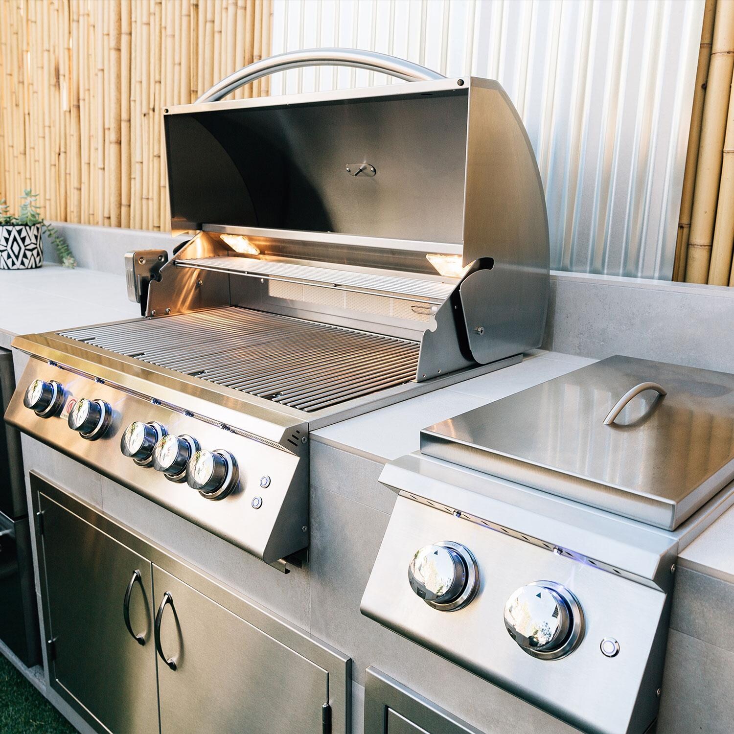 Summerset SZRPRO32L Sizzler Pro 32-in 4 Burner Built-In Propane Gas Grill w/ Rear Infrared Burner - Built-In w/ Side Burner - Lifestyle thumbnail