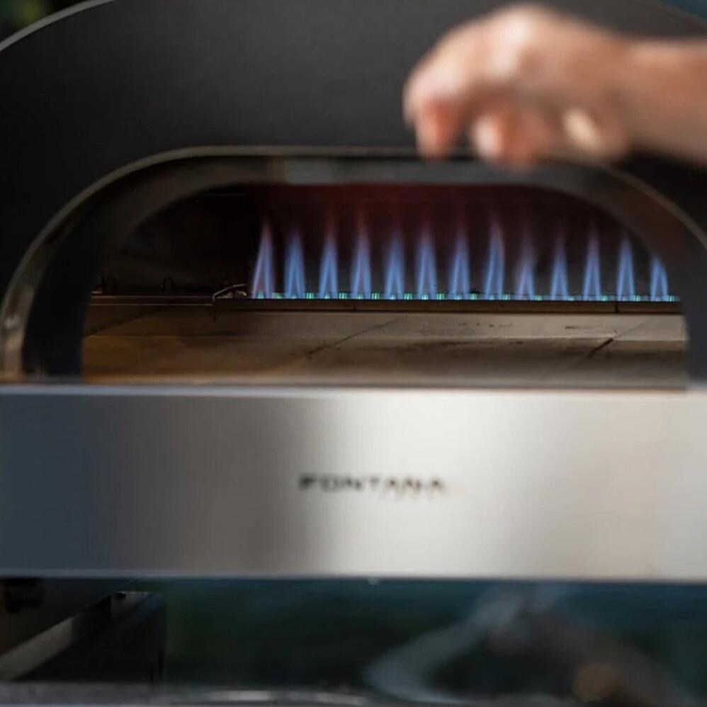 Fontana Forni FFMAES60 + FFPD-MINI Maestro 60 Gas Fired Pizza Oven on Mini Pizza Desk - Flames - Detail thumbnail