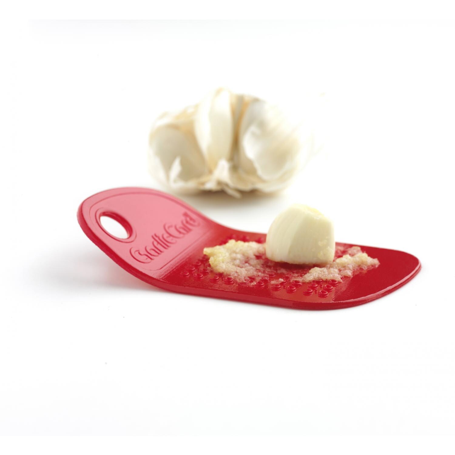 Garlic Card Makes Mincing Easy thumbnail