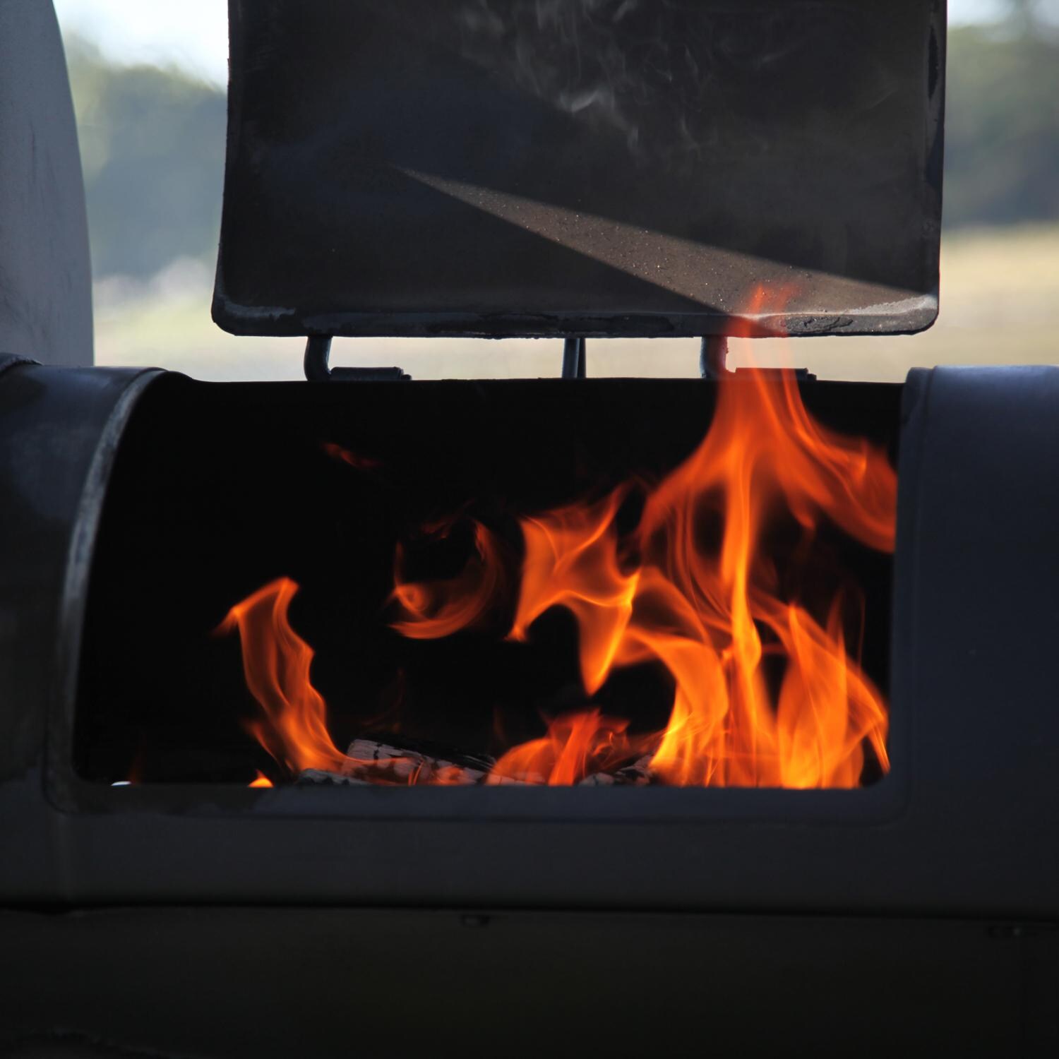 Western 78105 Oak Mini-Logs (1.5 Cu. Ft.) - In Use thumbnail