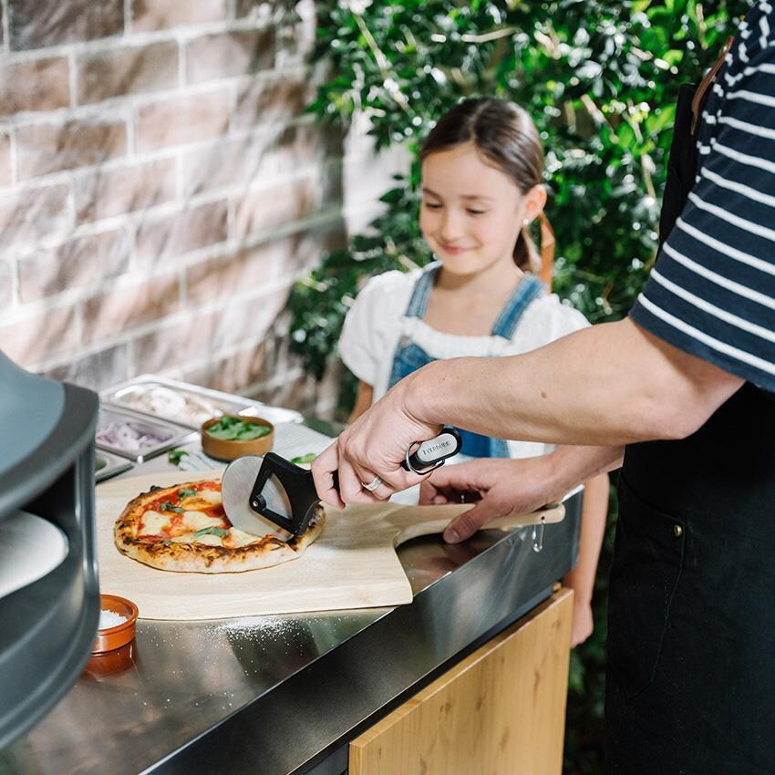 Everdure EPCUTTER Pizza Cutter Wheel - Lifestyle thumbnail