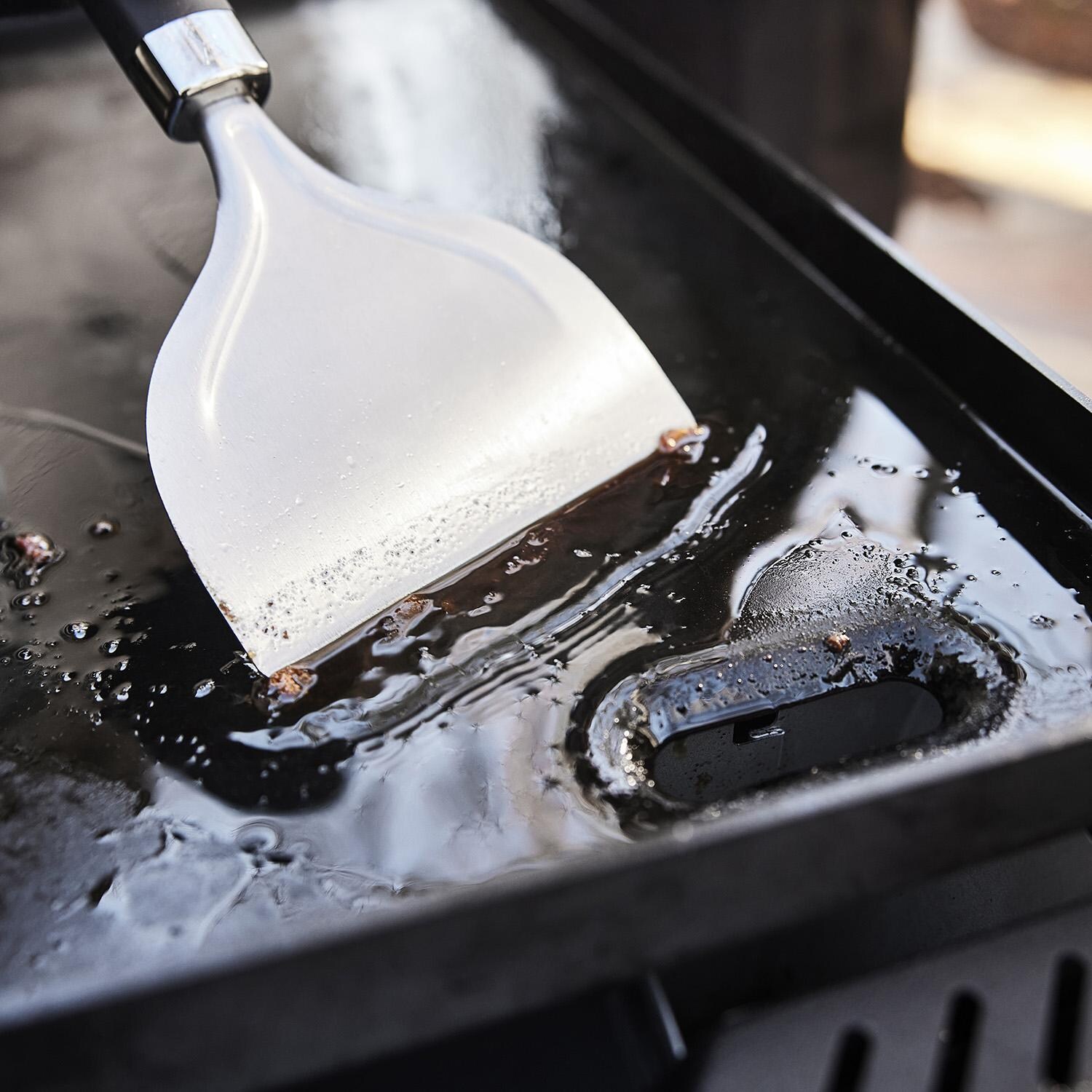 Weber 1500014 Slate 30-in Rust-Resistant Propane Griddle - Grease Trap - Detail thumbnail