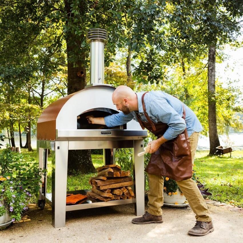 Fontana Forni FTMARIN-R Marinara Wood-Fired - Red - Inserting Wood - Lifestyle thumbnail
