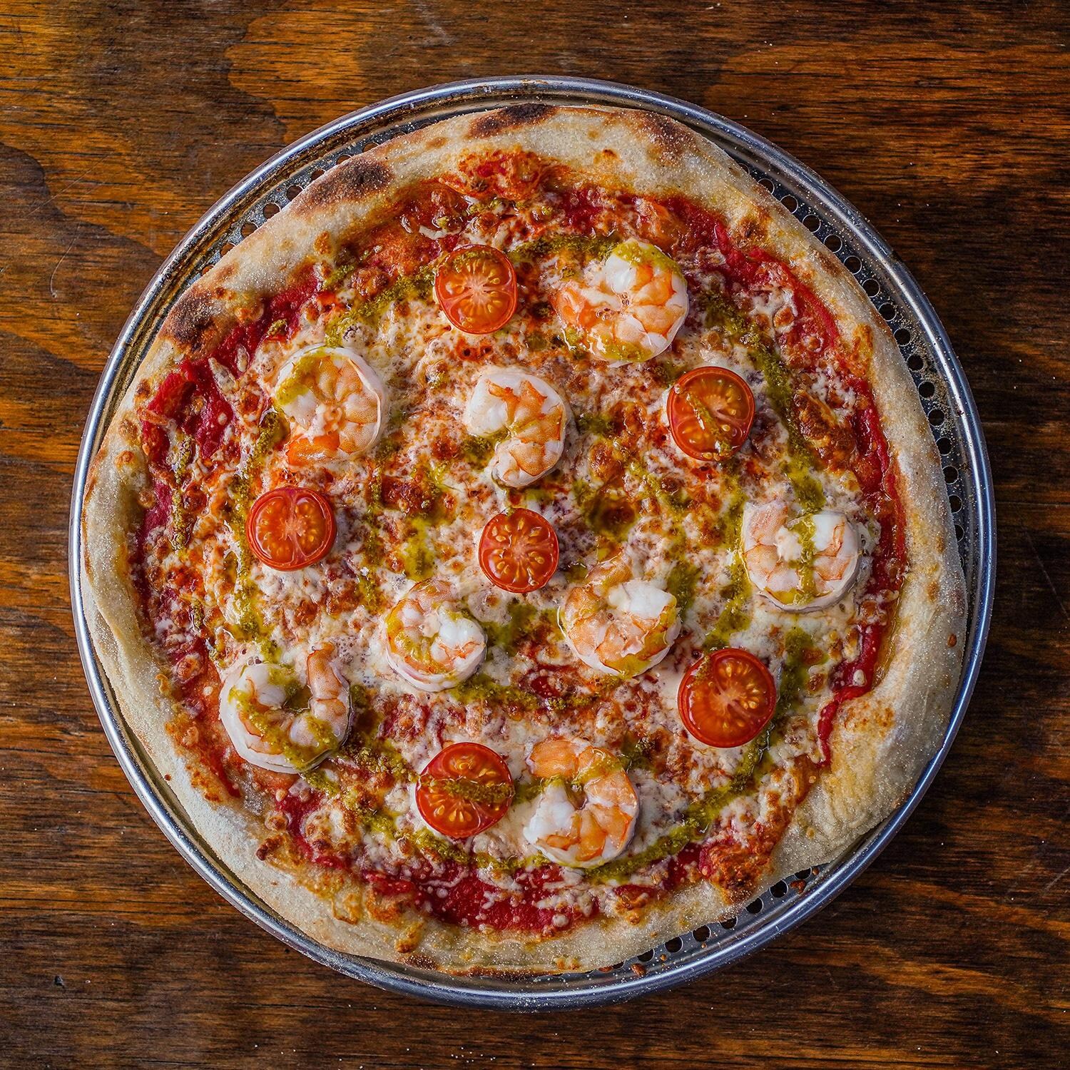 Keveri APIZ Pizza Pan Set of (3) - Pizza on Pan - Lifestyle thumbnail