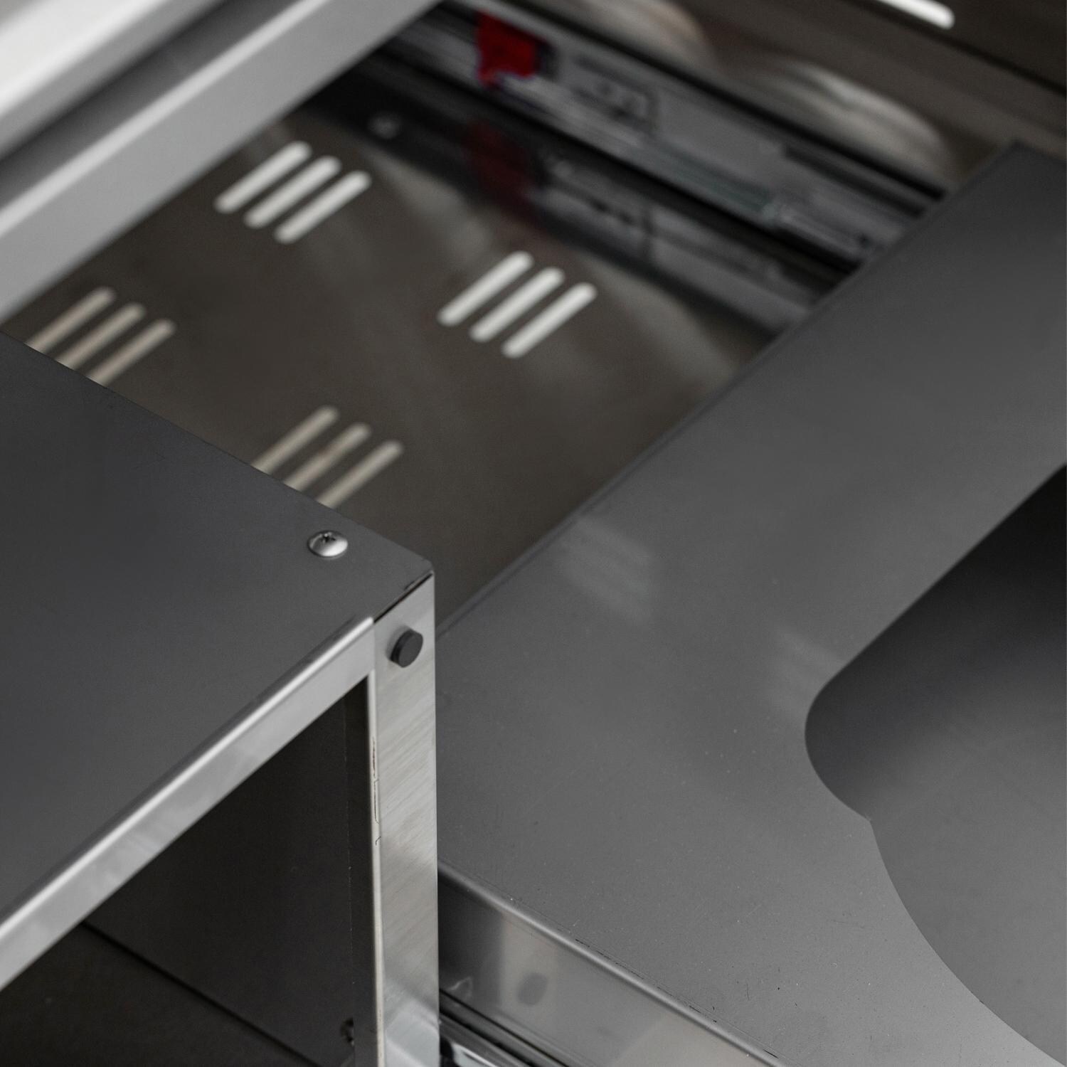 Blaze BLZ-GRIDDLE40-CART-LTSC LTE PRO 40-Inch Gas Griddle Cart - Inside - Detail thumbnail