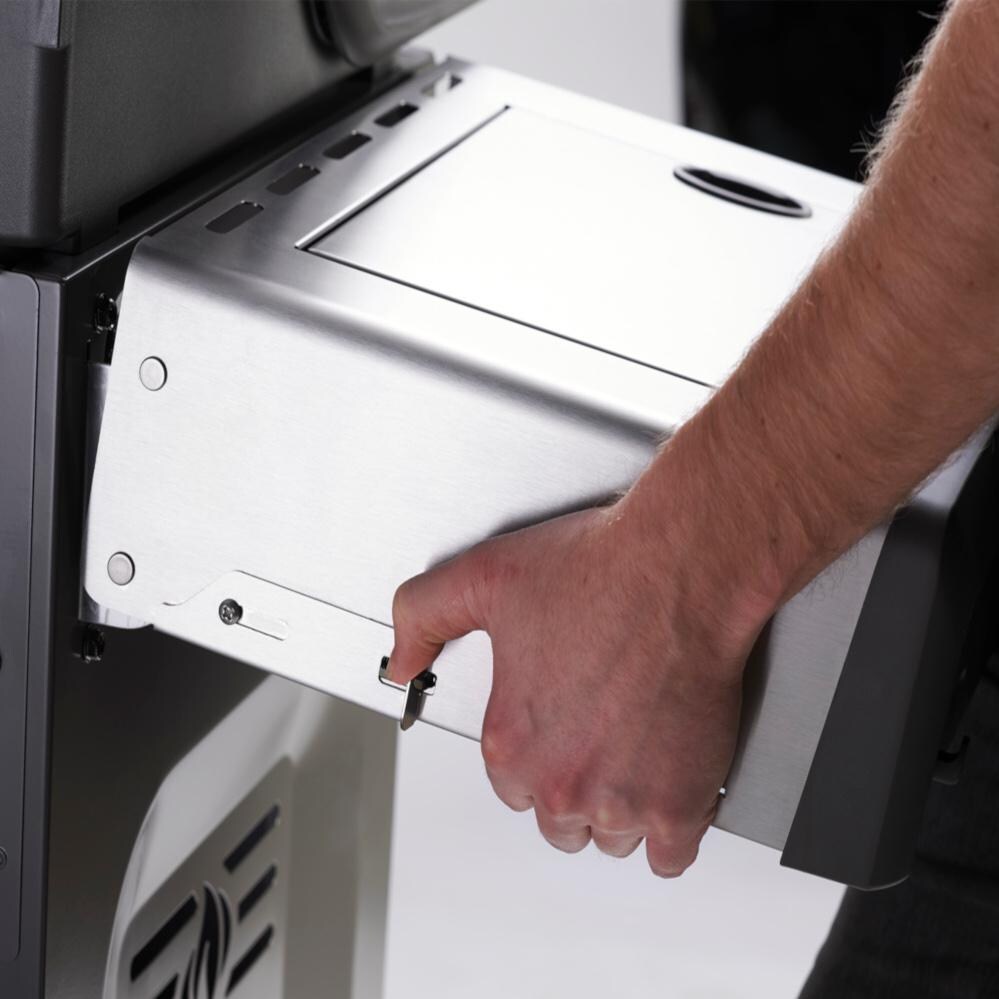 Napoleon Rogue 425 - Adjustable Shelves thumbnail