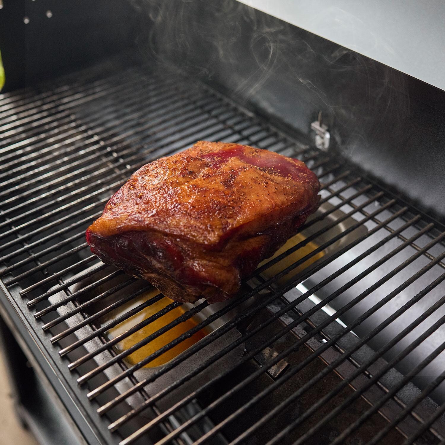 Weber 3400250 Wet Smoke Pan for Searwood 600 & XL 600 - Meat Over Pan - Lifestyle thumbnail