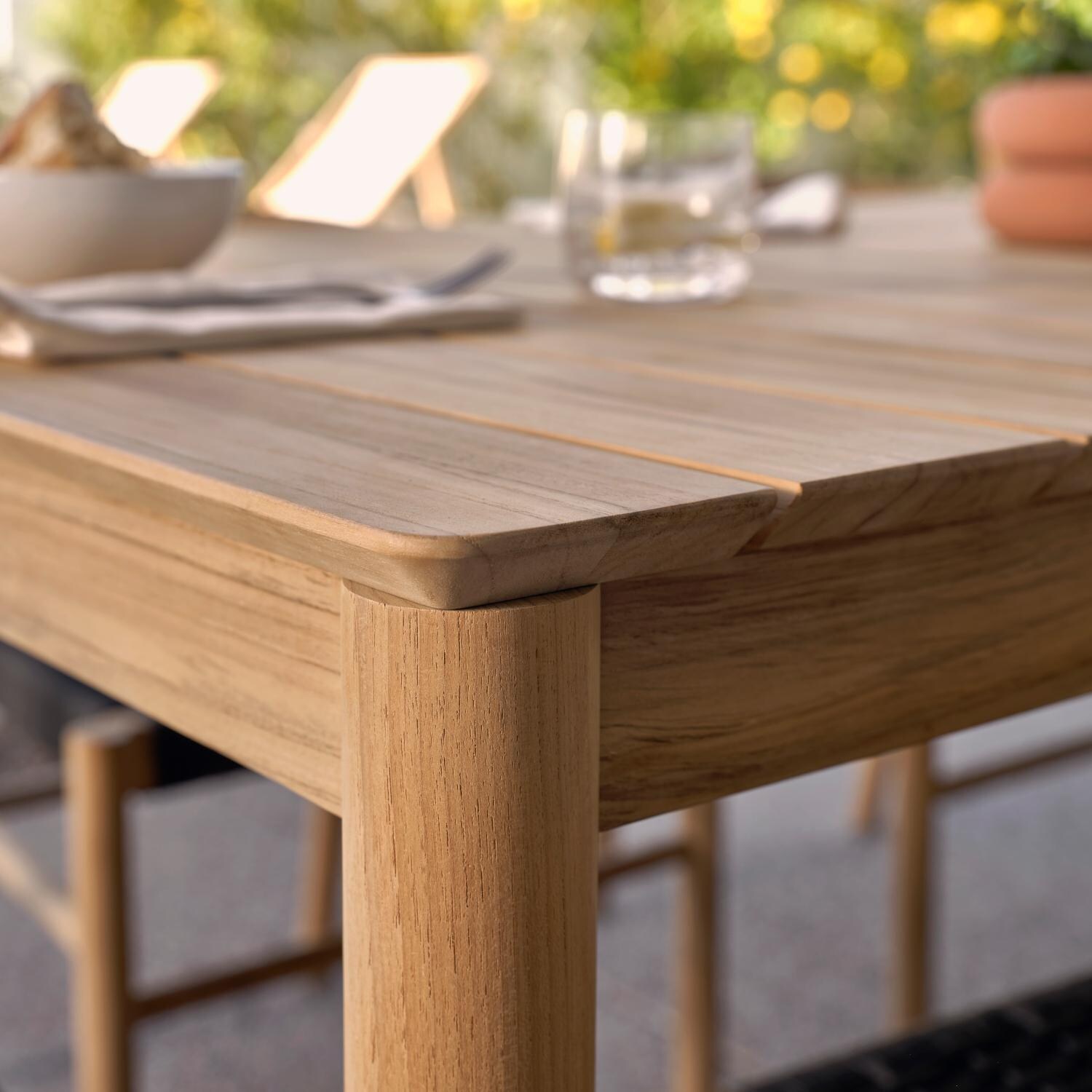 Neighbor HVN-SDT-SET 5 Piece Teak Square Dining Set - Corner Detail thumbnail