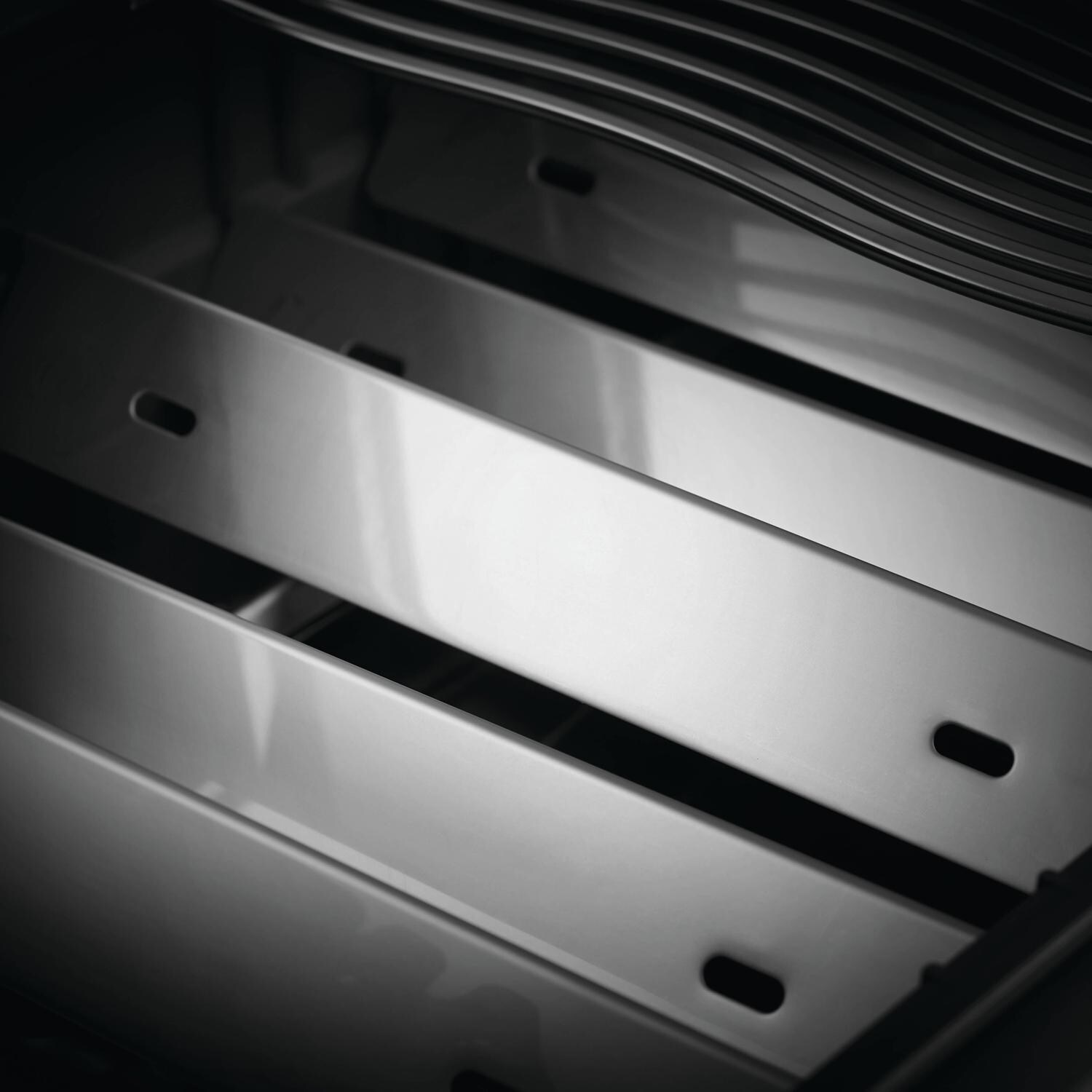 Napoleon RSE525RSIBNSS-1 Rogue SE 525 RSIB Natural Gas Grill with Infrared Rear Burner and Infrared Side Burner - Stainless Steel - Dual-Level Stainless Steel Sear Plates thumbnail