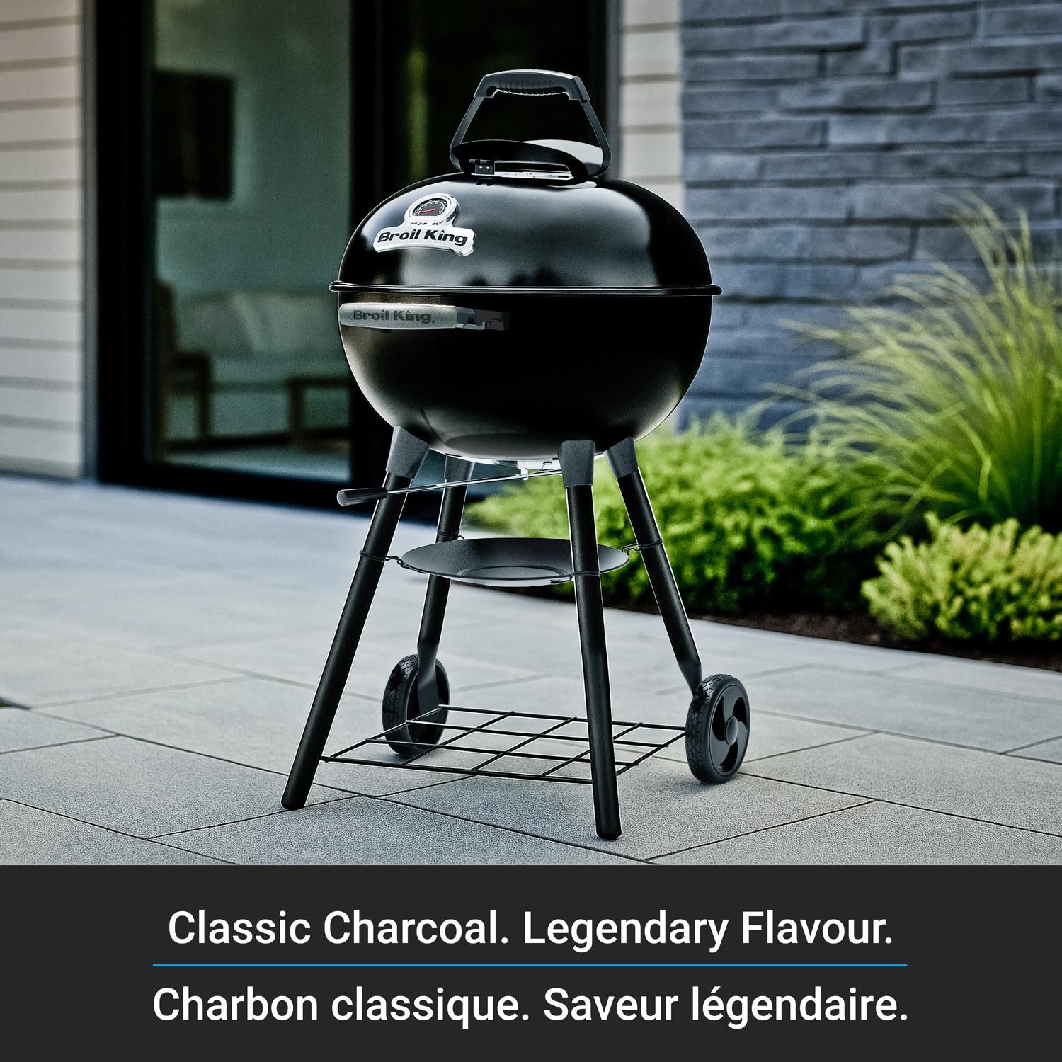Broil King 400010 Kettle 18 1/2-in Charcoal Grill - Black - Lifestyle thumbnail