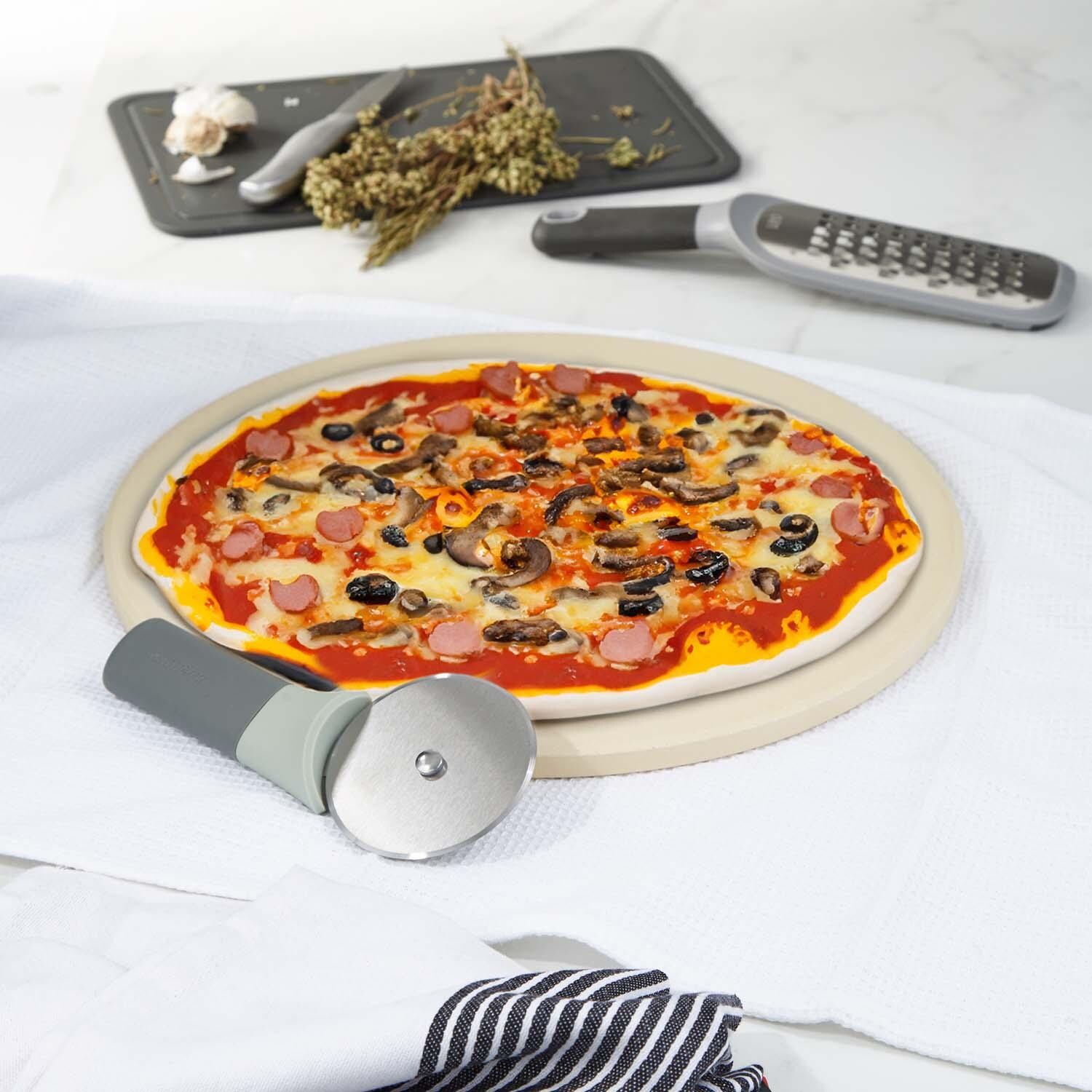 BergHOFF 14-in Leo Pizza Stone w/ Pizza Cutter Set - Large - Lifestyle thumbnail