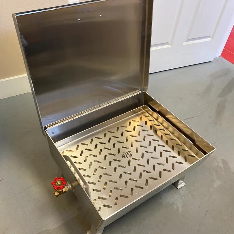 High Performance Cookers PWRS-28 28 Quart Powered Rack Steamer - Steamer Open - Lifestyle thumbnail