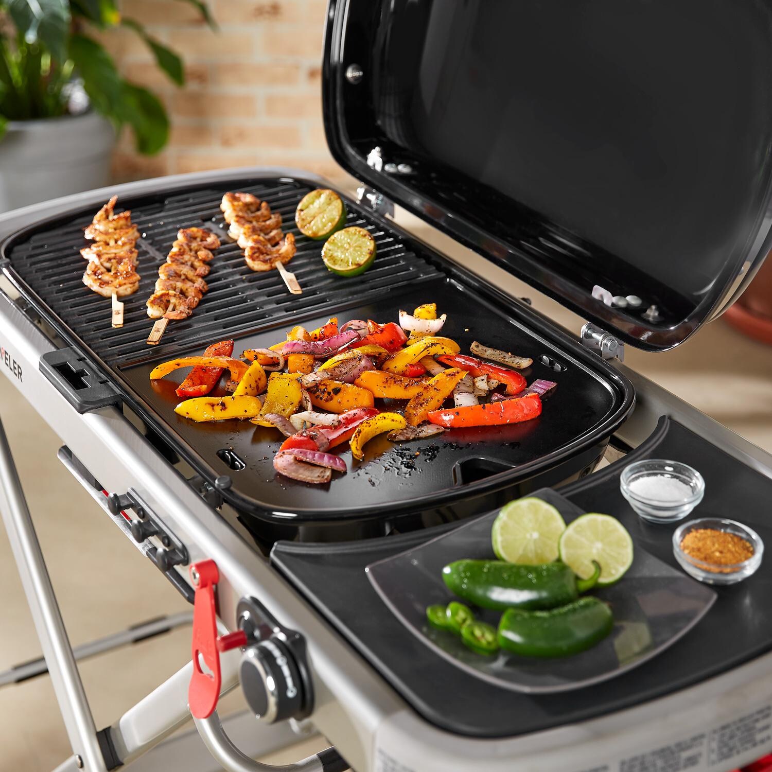 Weber Traveler 7034 Griddle - Lifestyle