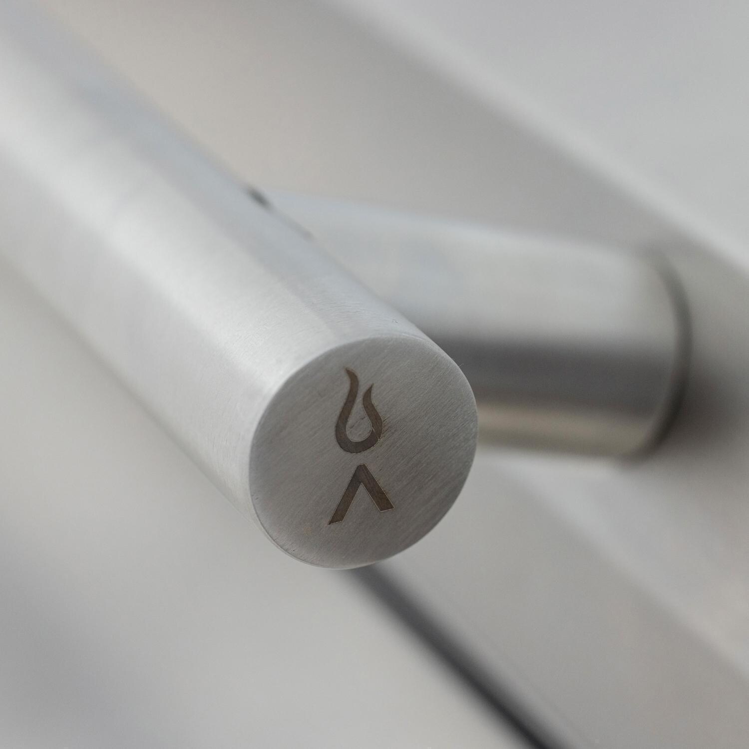 Blaze BLZ-GRIDDLE40-NG Natural Gas Griddle - Handle - Detail thumbnail