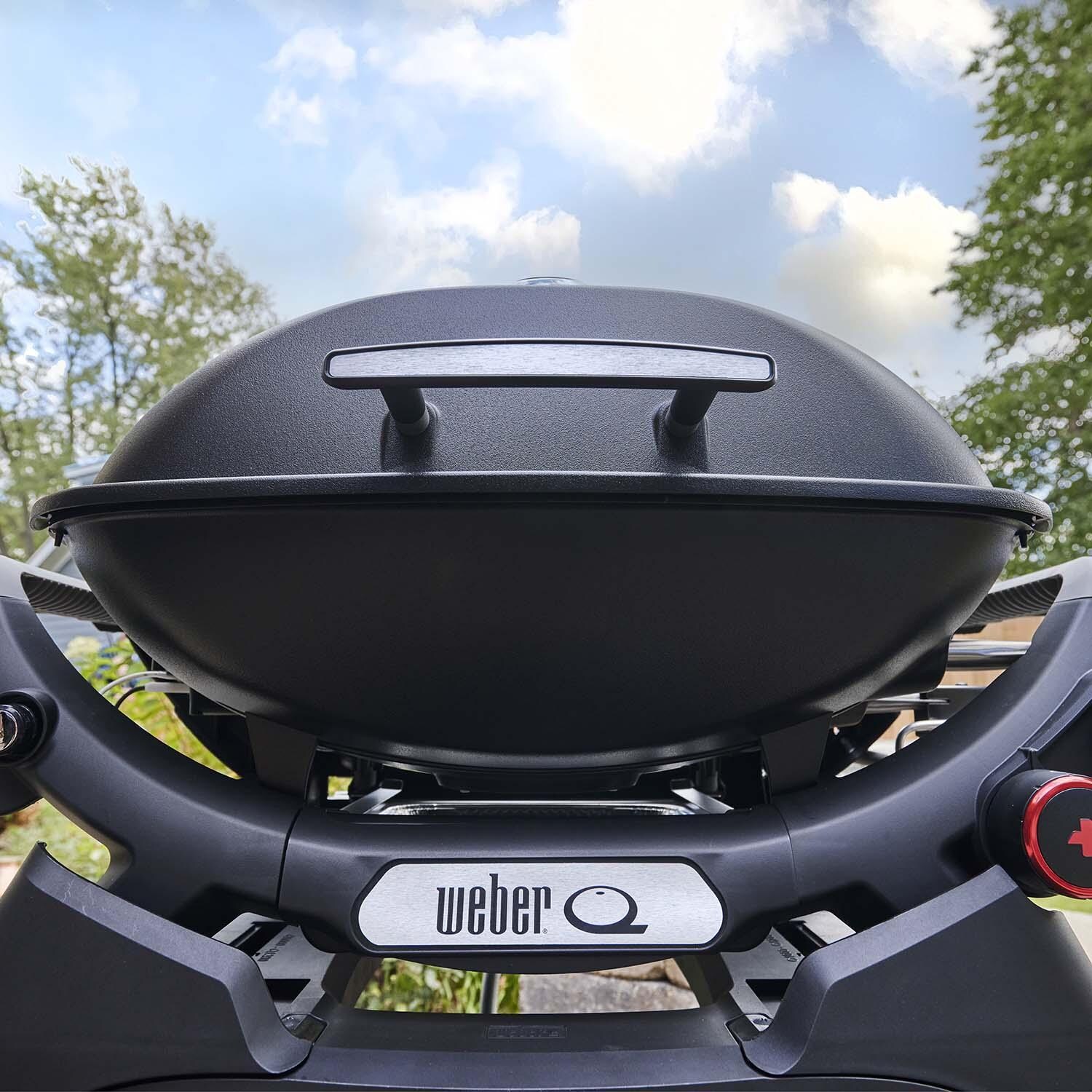 Weber 1500390 Q2800N+ Propane Gas Grill in Midnight Black - Handle - Detail thumbnail
